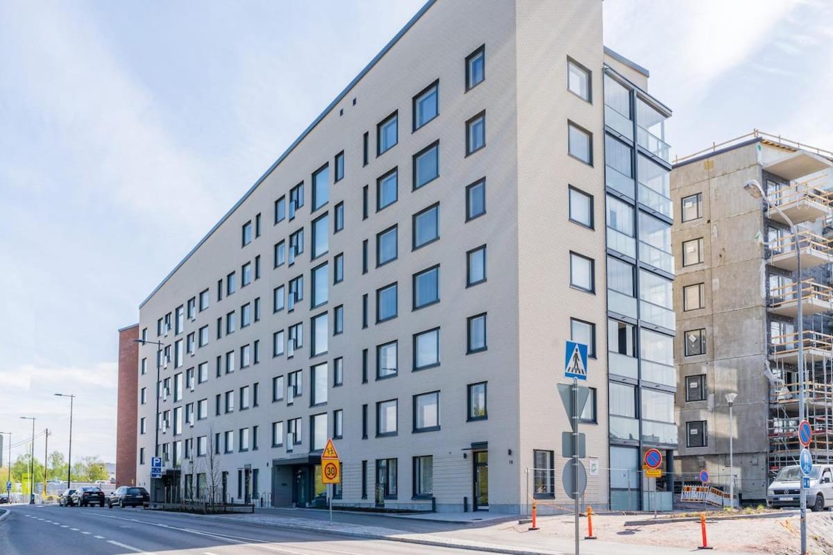 Cozy Apartment Right Next To Metro Station Espoo Exterior photo